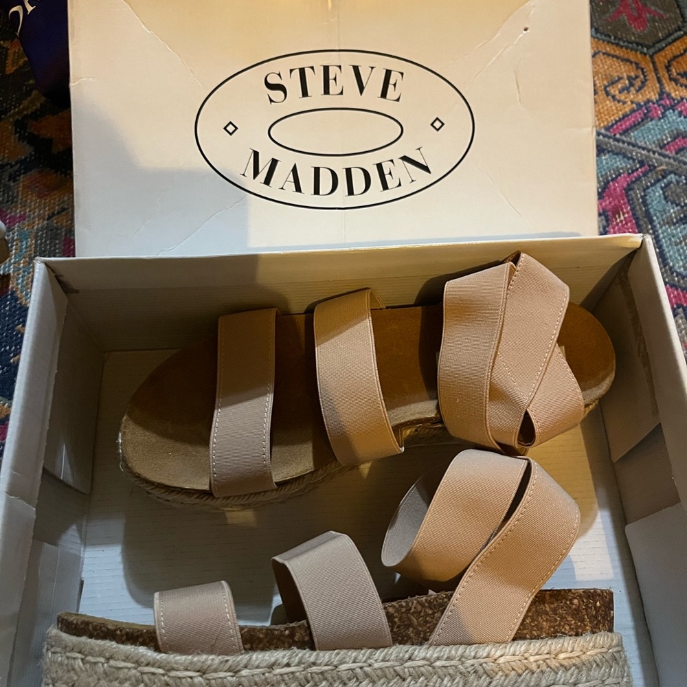 Steve Madden women’s  Tan Sandals